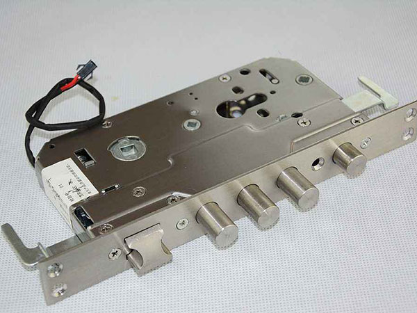 让胡路24小时上门开锁公司